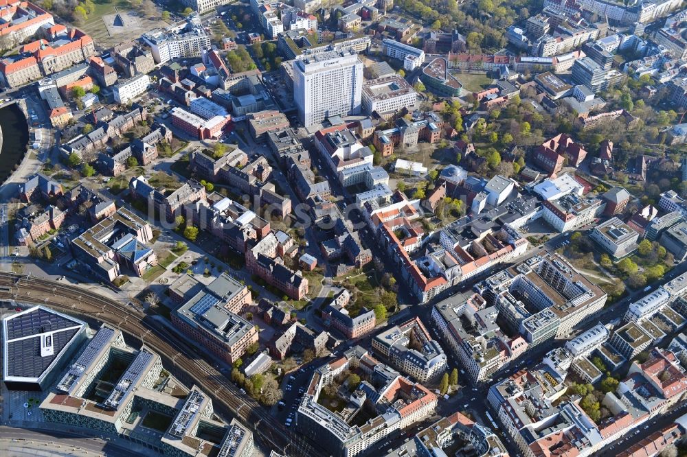 Luftbild Berlin - Universitätsklinikum Campus Charité – Universitätsmedizin Berlin im Ortsteil Mitte in Berlin