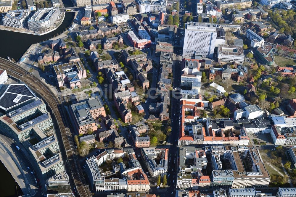 Luftaufnahme Berlin - Universitätsklinikum Campus Charité – Universitätsmedizin Berlin im Ortsteil Mitte in Berlin