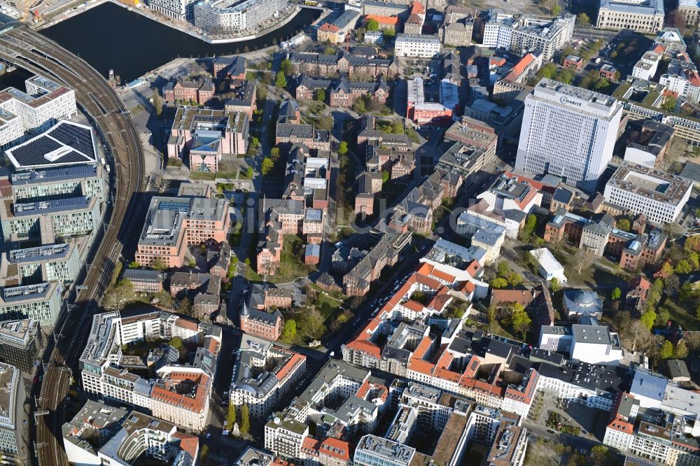 Berlin von oben - Universitätsklinikum Campus Charité – Universitätsmedizin Berlin im Ortsteil Mitte in Berlin