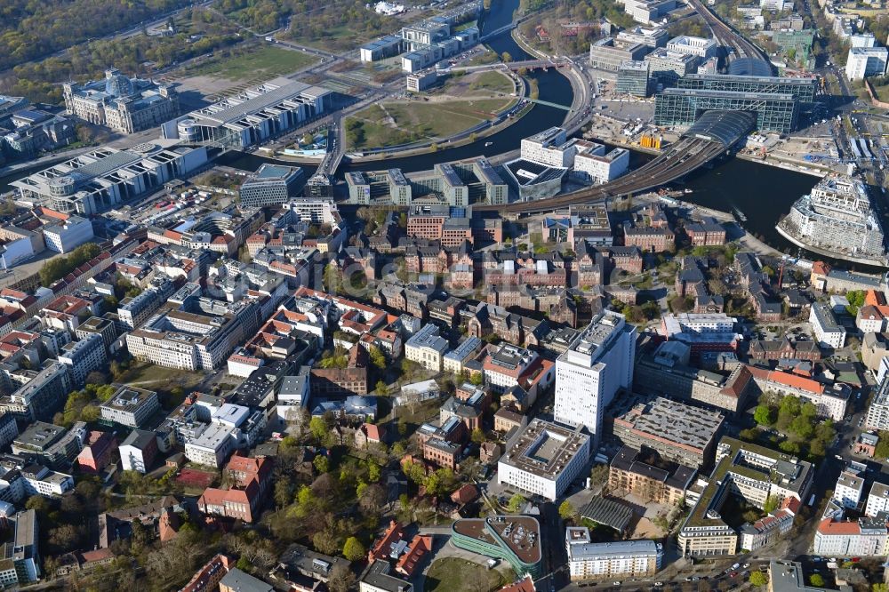 Luftbild Berlin - Universitätsklinikum Campus Charité – Universitätsmedizin Berlin im Ortsteil Mitte in Berlin