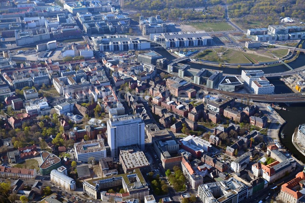 Berlin von oben - Universitätsklinikum Campus Charité – Universitätsmedizin Berlin im Ortsteil Mitte in Berlin