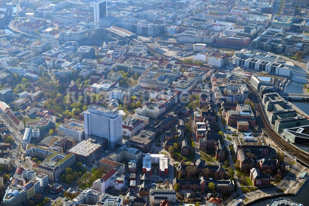 Luftaufnahme Berlin - Universitätsklinikum Campus Charité – Universitätsmedizin Berlin im Ortsteil Mitte in Berlin