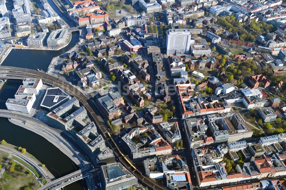 Luftbild Berlin - Universitätsklinikum Campus Charité – Universitätsmedizin Berlin im Ortsteil Mitte in Berlin