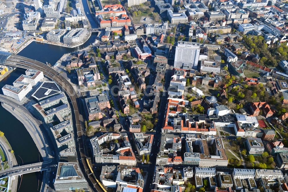 Luftaufnahme Berlin - Universitätsklinikum Campus Charité – Universitätsmedizin Berlin im Ortsteil Mitte in Berlin