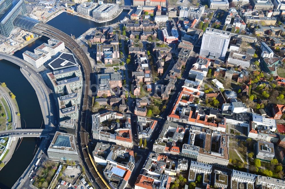 Berlin von oben - Universitätsklinikum Campus Charité – Universitätsmedizin Berlin im Ortsteil Mitte in Berlin