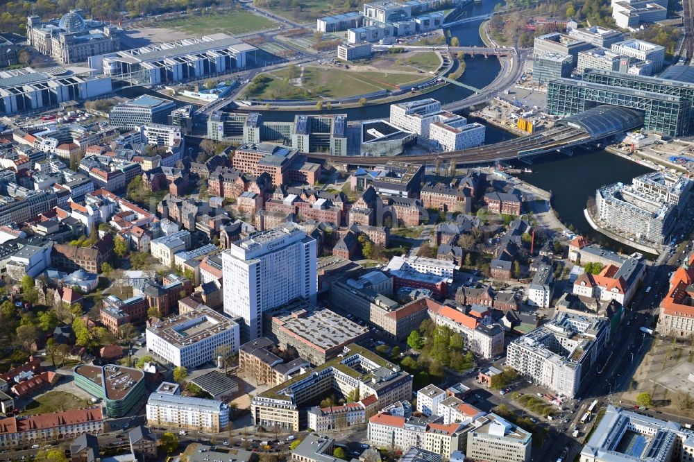 Luftbild Berlin - Universitätsklinikum Campus Charité – Universitätsmedizin Berlin im Ortsteil Mitte in Berlin