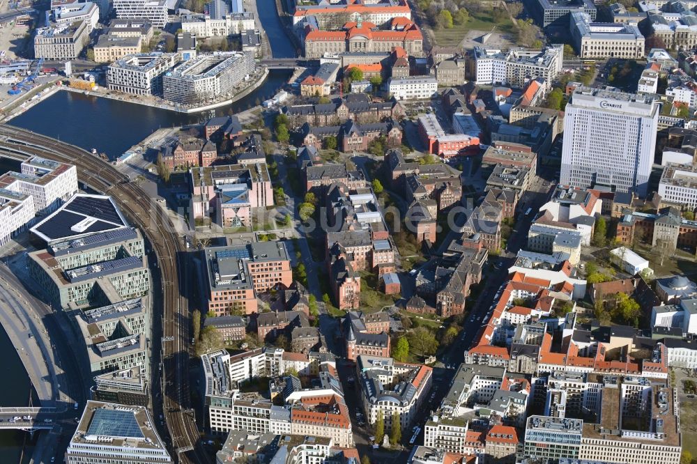 Berlin aus der Vogelperspektive: Universitätsklinikum Campus Charité – Universitätsmedizin Berlin im Ortsteil Mitte in Berlin