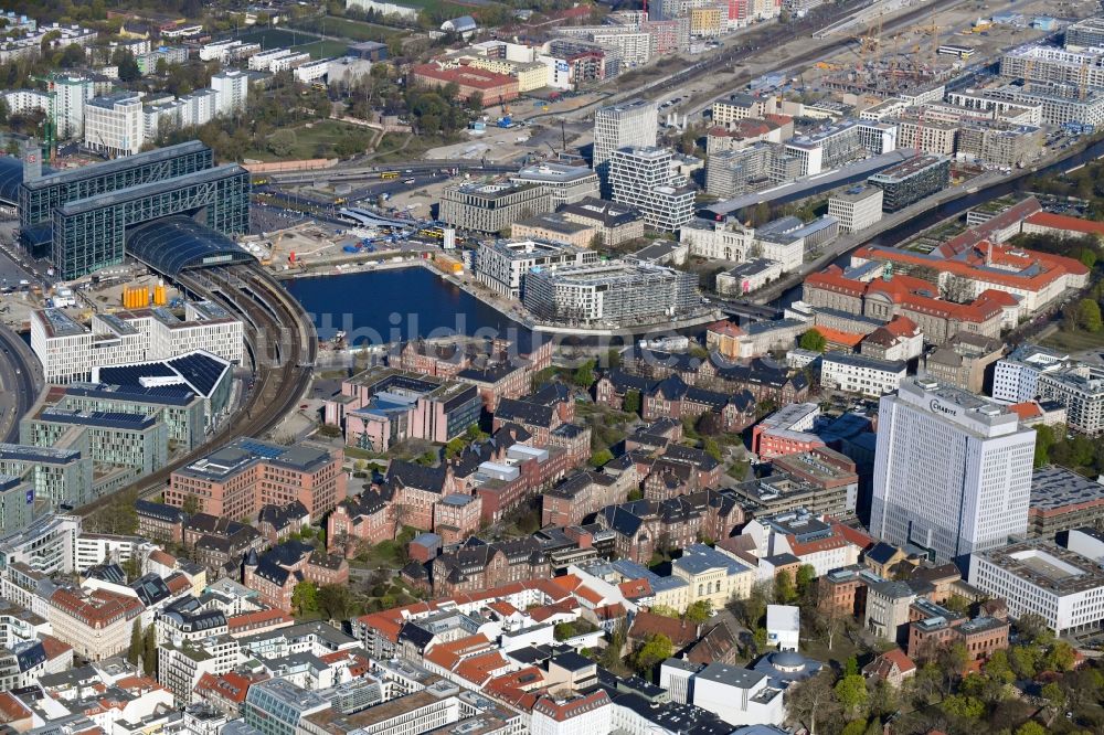 Luftbild Berlin - Universitätsklinikum Campus Charité – Universitätsmedizin Berlin im Ortsteil Mitte in Berlin