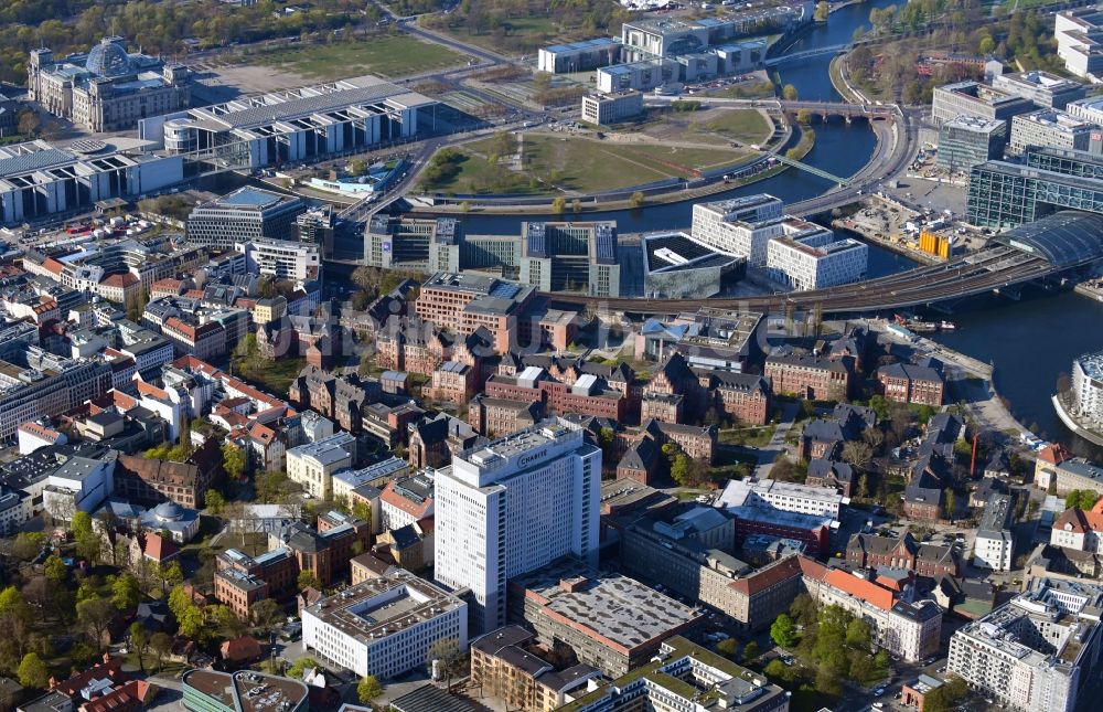 Luftbild Berlin - Universitätsklinikum Campus Charité – Universitätsmedizin Berlin im Ortsteil Mitte in Berlin