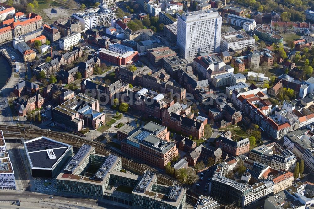 Berlin aus der Vogelperspektive: Universitätsklinikum Campus Charité – Universitätsmedizin Berlin im Ortsteil Mitte in Berlin