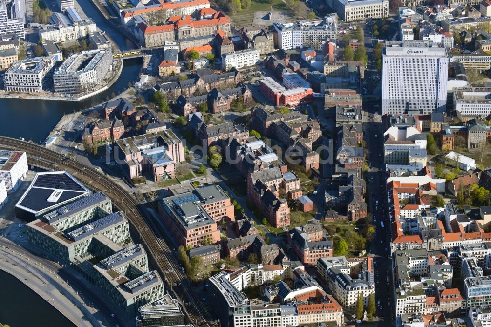 Luftbild Berlin - Universitätsklinikum Campus Charité – Universitätsmedizin Berlin im Ortsteil Mitte in Berlin