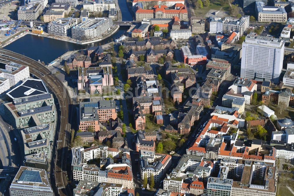 Luftaufnahme Berlin - Universitätsklinikum Campus Charité – Universitätsmedizin Berlin im Ortsteil Mitte in Berlin