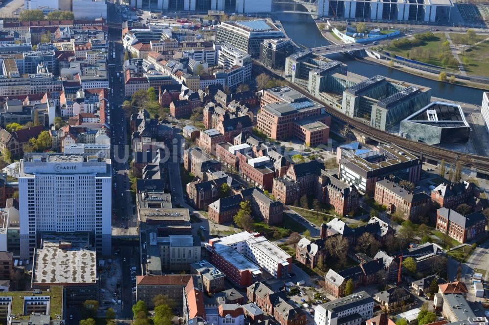 Berlin von oben - Universitätsklinikum Campus Charité – Universitätsmedizin Berlin im Ortsteil Mitte in Berlin