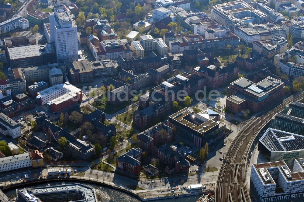 Berlin aus der Vogelperspektive: Universitätsklinikum Campus Charité – Universitätsmedizin Berlin im Ortsteil Mitte in Berlin