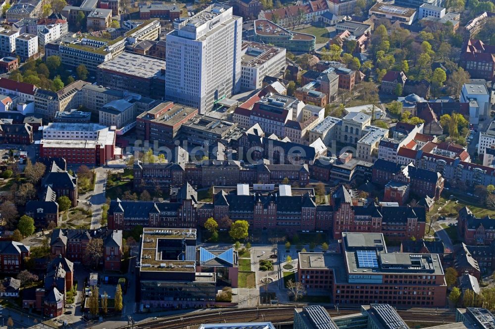 Luftbild Berlin - Universitätsklinikum Campus Charité – Universitätsmedizin Berlin im Ortsteil Mitte in Berlin