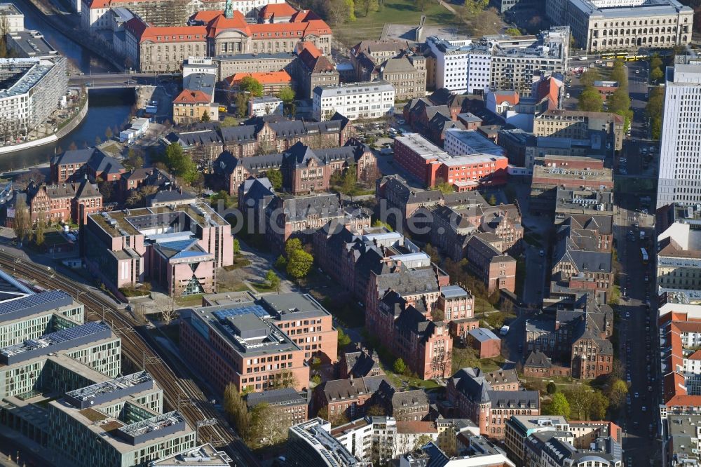 Luftbild Berlin - Universitätsklinikum Campus Charité – Universitätsmedizin Berlin im Ortsteil Mitte in Berlin