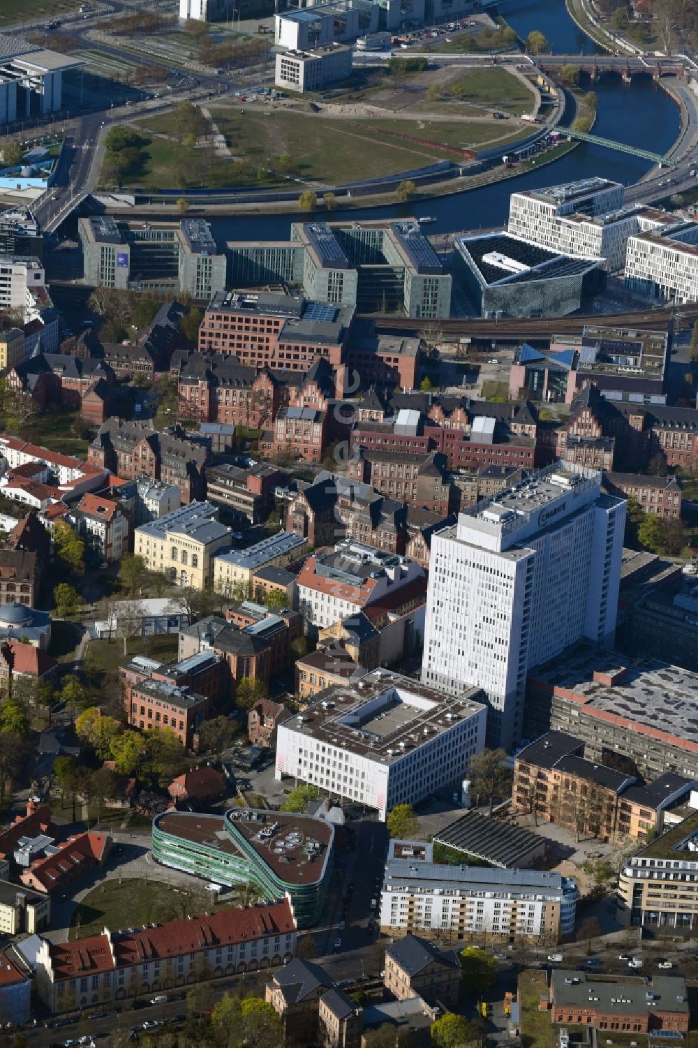 Berlin von oben - Universitätsklinikum Campus Charité – Universitätsmedizin Berlin im Ortsteil Mitte in Berlin