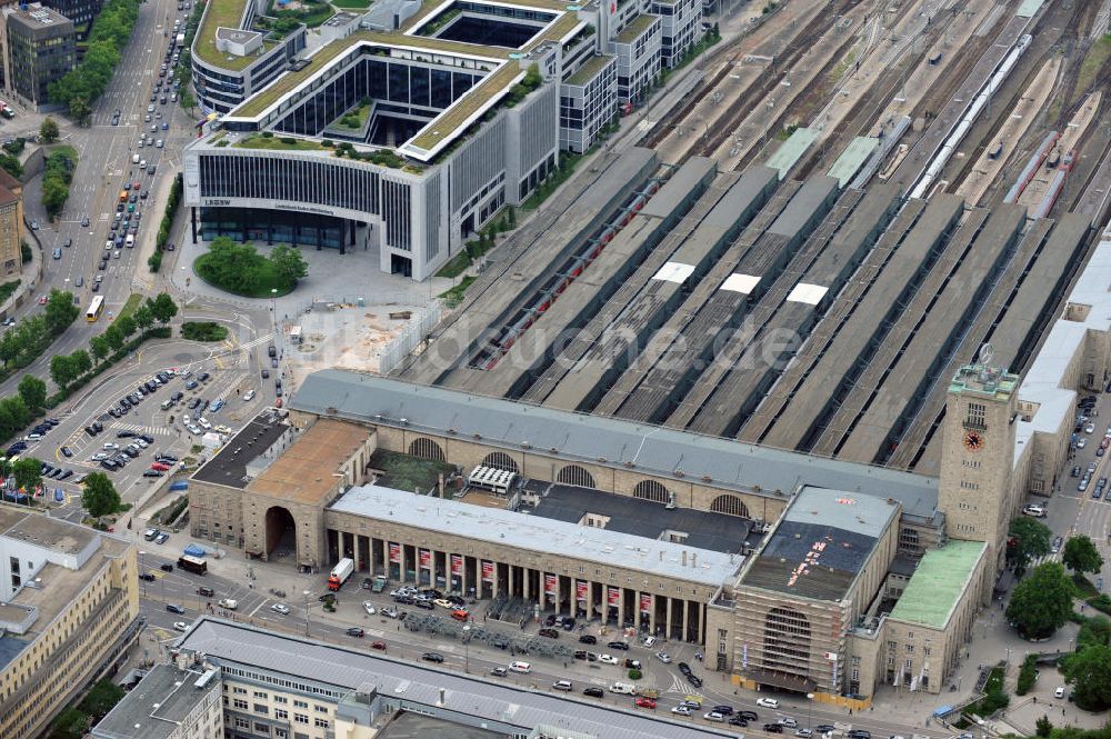 Stuttgart von oben - unter Baustopp stehende Abrißbaustelle am Stuttgarter Hauptbahnhof