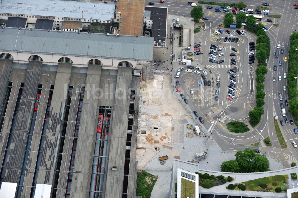 Luftbild Stuttgart - unter Baustopp stehende Abrißbaustelle am Stuttgarter Hauptbahnhof