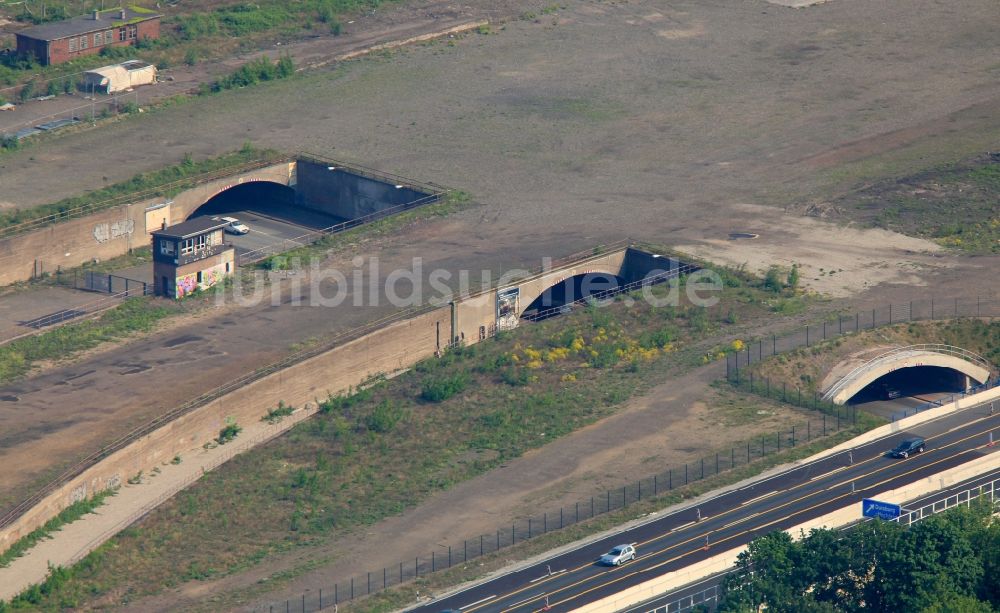 Duisburg von oben - Unterführung am Güterbahnhof in Duisburg im Bundesland Nordrhein-Westfalen