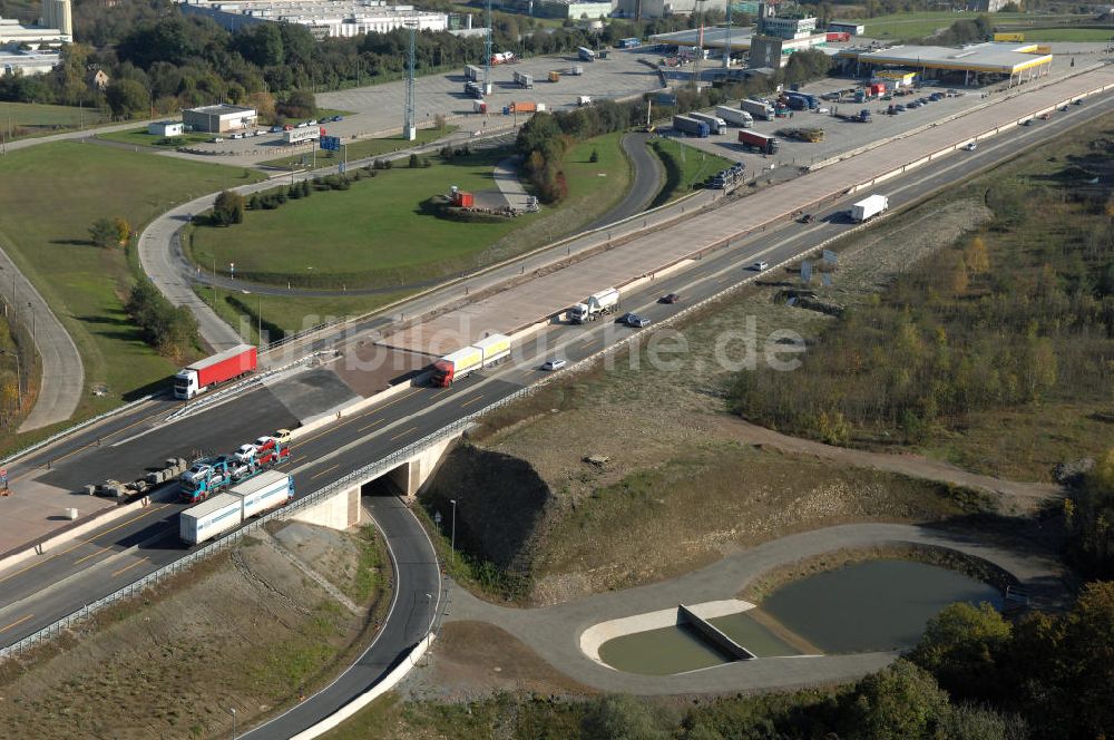 Eisenach von oben - Unterführung der A4 mit Regenrückhaltebecken östlich der Raststätte Eisenach