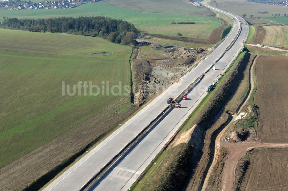 Neukirchen aus der Vogelperspektive: Unterführung der A4 für die Strassenverbindung zwischen Stregda und Neukirchen