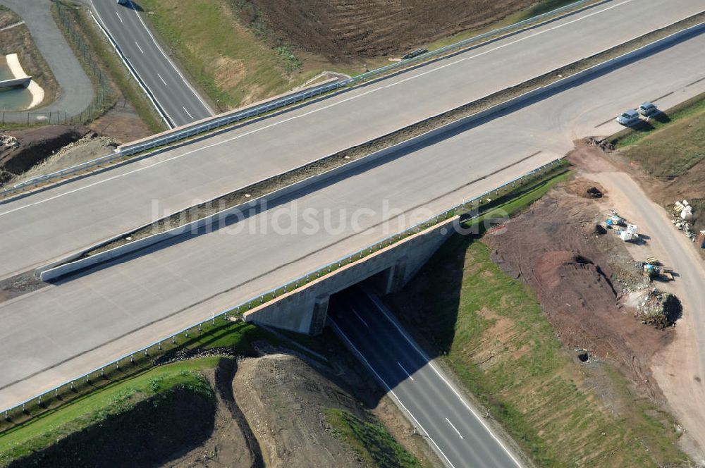 Neukirchen aus der Vogelperspektive: Unterführung der A4 für die Strassenverbindung zwischen Stregda und Neukirchen