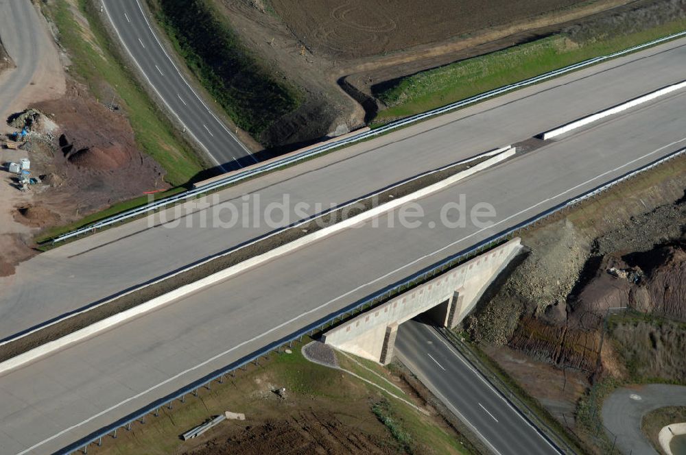 Neukirchen aus der Vogelperspektive: Unterführung der A4 für die Strassenverbindung zwischen Stregda und Neukirchen