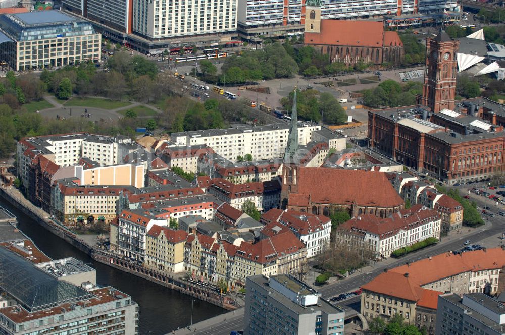 Luftaufnahme Berlin - Unterirdischer Parkhausneubau am Alex in Berlin - Mitte