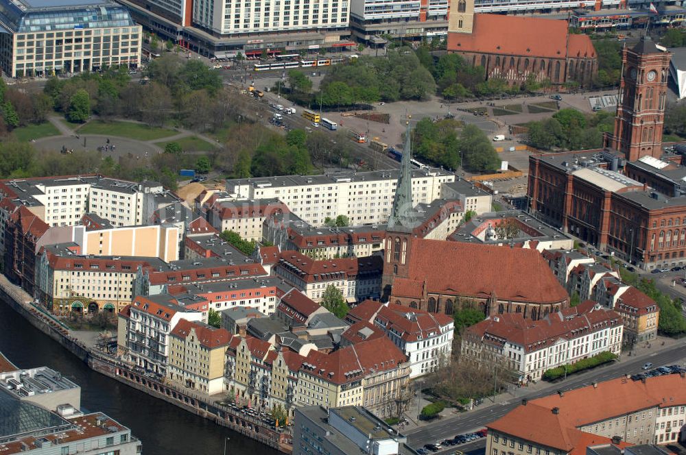 Berlin aus der Vogelperspektive: Unterirdischer Parkhausneubau am Alex in Berlin - Mitte