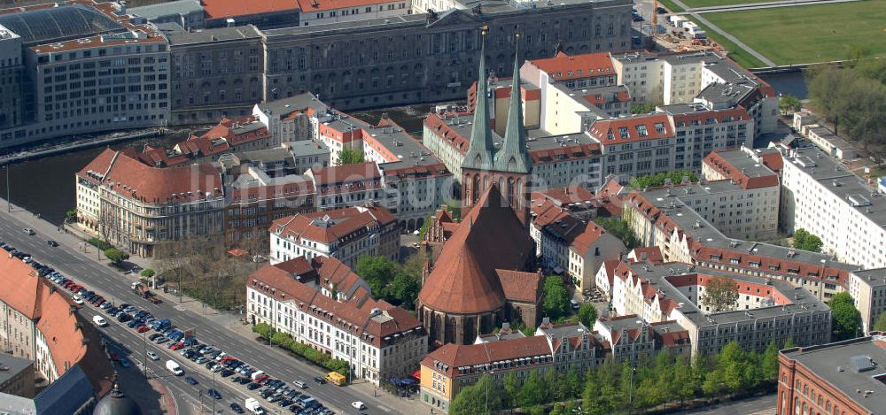 Luftaufnahme Berlin - Unterirdischer Parkhausneubau am Alex in Berlin - Mitte