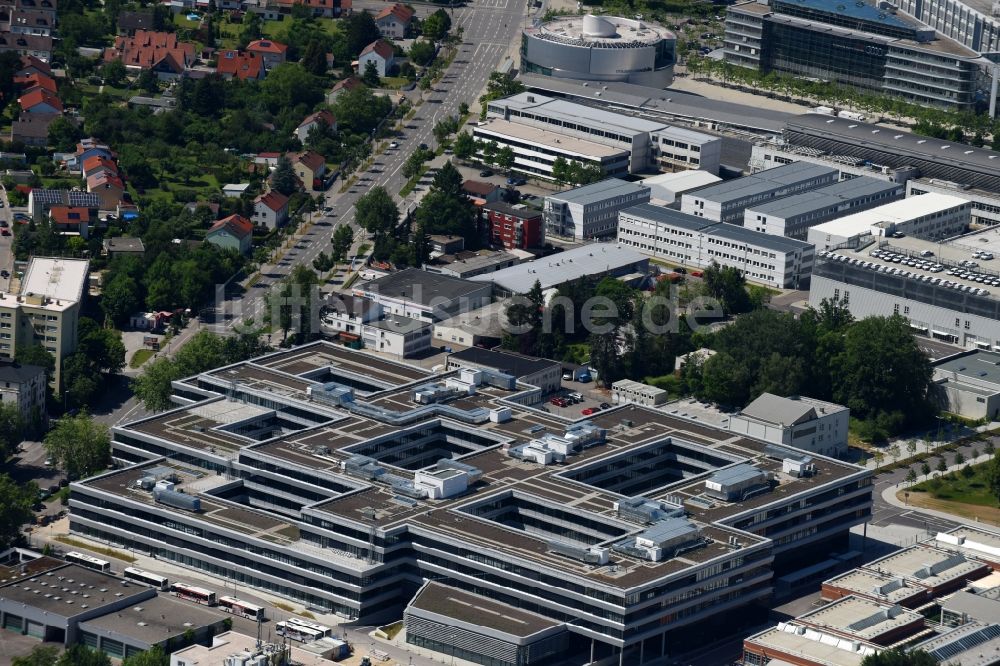 Ingolstadt von oben - Unternehmen- Verwaltungsgebäude der Audi AG an der Hindemithstraße Ecke Ettinger Straße in Ingolstadt im Bundesland Bayern, Deutschland