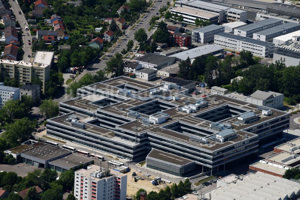 Ingolstadt aus der Vogelperspektive: Unternehmen- Verwaltungsgebäude der Audi AG an der Hindemithstraße Ecke Ettinger Straße in Ingolstadt im Bundesland Bayern, Deutschland