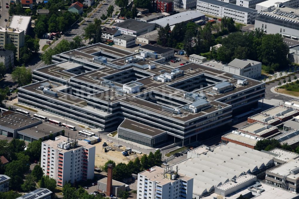 Luftaufnahme Ingolstadt - Unternehmen- Verwaltungsgebäude der Audi AG an der Hindemithstraße Ecke Ettinger Straße in Ingolstadt im Bundesland Bayern, Deutschland