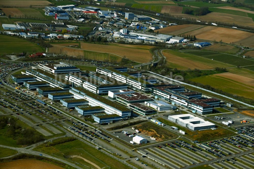 Abstatt aus der Vogelperspektive: Unternehmen- Verwaltungsgebäude Bosch Engineering GmbH in Abstatt im Bundesland Baden-Württemberg, Deutschland