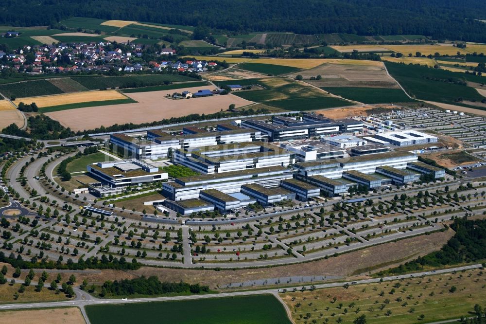 Abstatt aus der Vogelperspektive: Unternehmen- Verwaltungsgebäude Bosch Engineering GmbH an der Robert-Bosch-Allee in Abstatt im Bundesland Baden-Württemberg, Deutschland