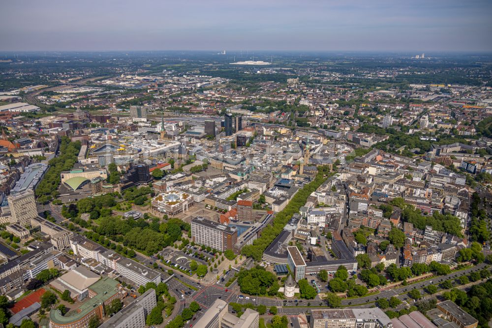 Dortmund von oben - Unternehmen- Verwaltungsgebäude der DEW21 Dortmunder Energie- und Wasserversorgung GmbH in Dortmund im Bundesland Nordrhein-Westfalen, Deutschland