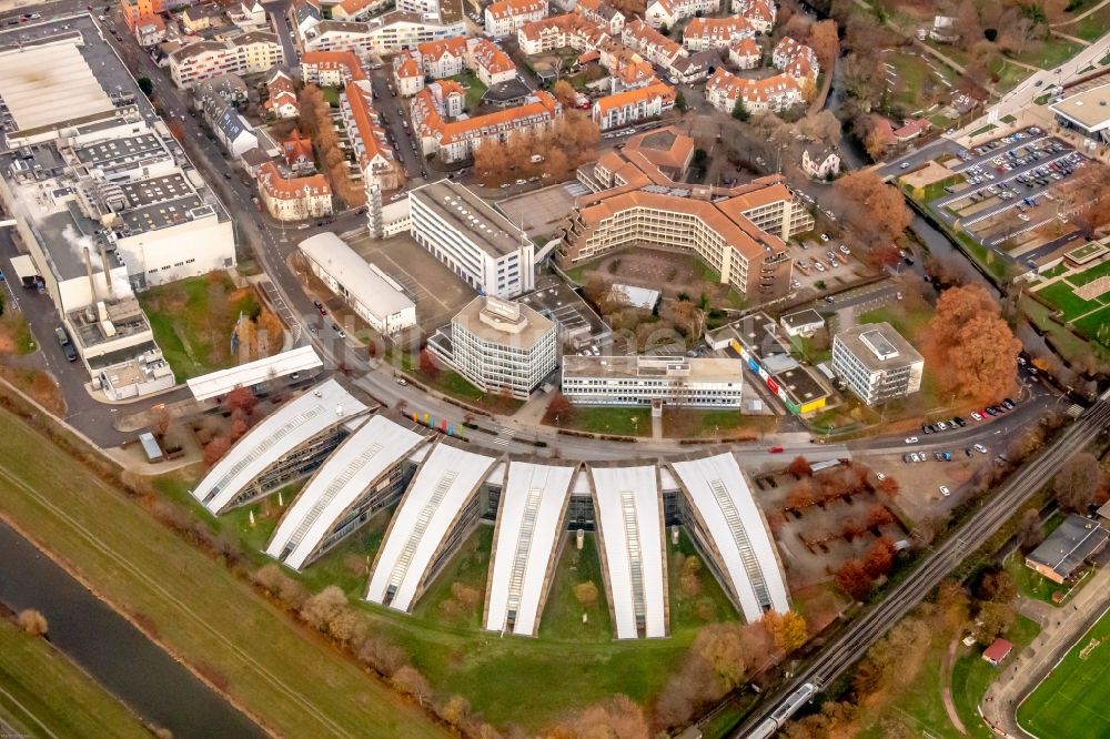 Offenburg aus der Vogelperspektive: Unternehmen- Verwaltungsgebäude Hubert Burda Medien in Offenburg im Bundesland Baden-Württemberg, Deutschland