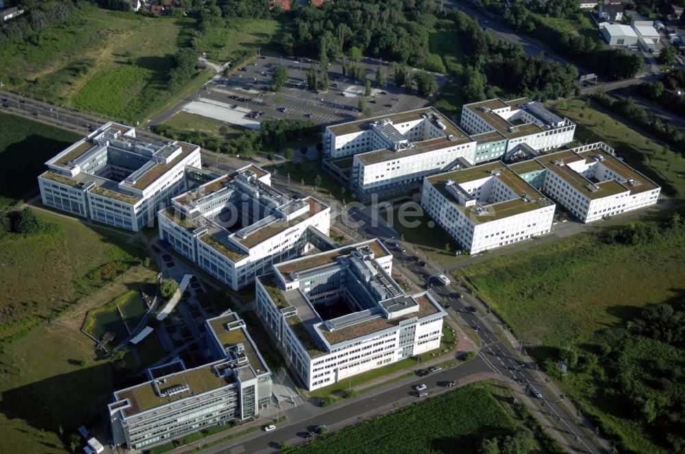 Luftaufnahme Frankfurt am Main - Unternehmen- Verwaltungsgebäude des IBM Client Innovation Center Frankfurt am Main an der Wilhelm-Fay-Straße im Ortsteil Sossenheim in Frankfurt am Main im Bundesland Hessen, Deutschland