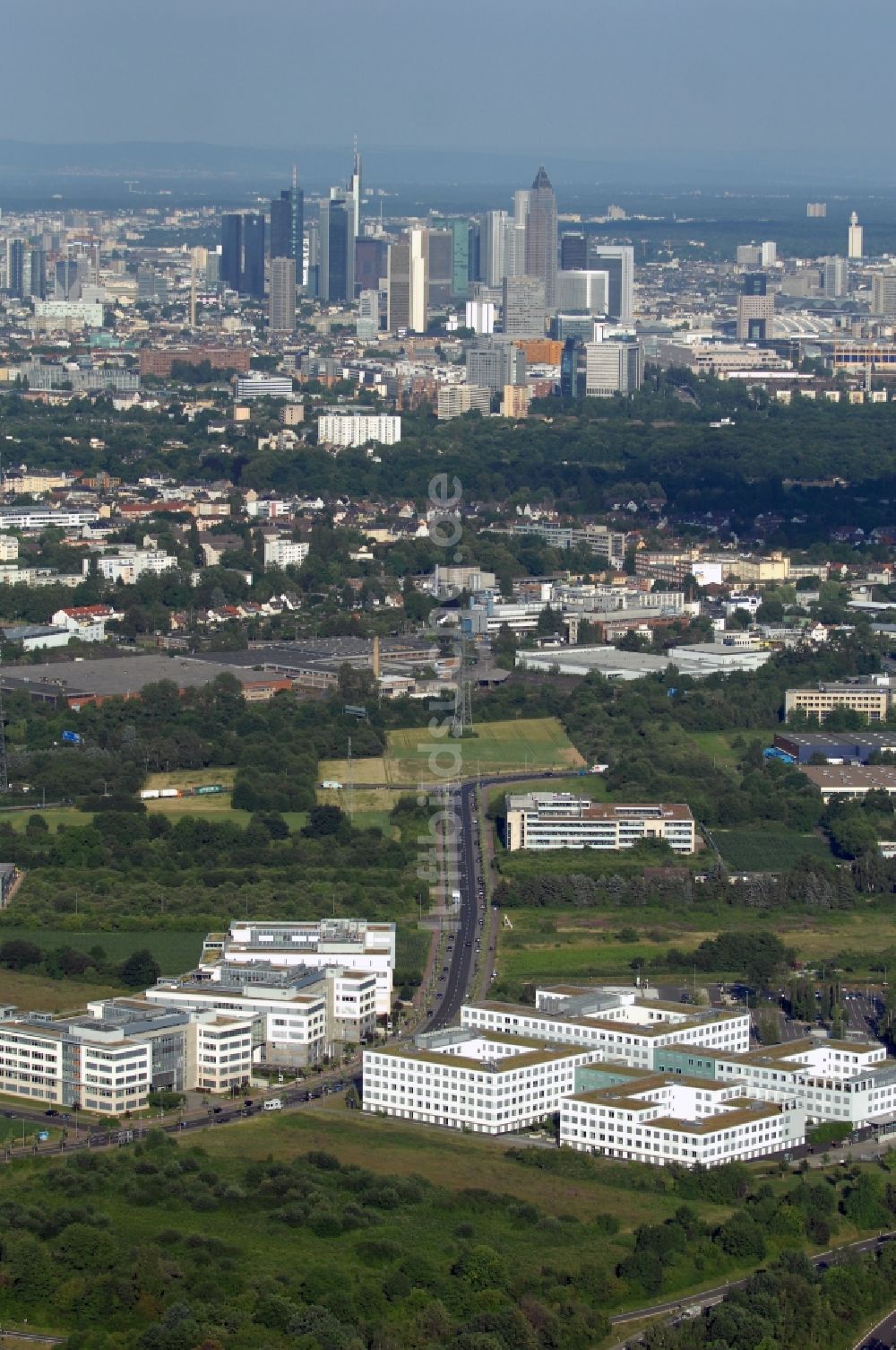 Luftbild Frankfurt am Main - Unternehmen- Verwaltungsgebäude des IBM Client Innovation Center Frankfurt am Main an der Wilhelm-Fay-Straße im Ortsteil Sossenheim in Frankfurt am Main im Bundesland Hessen, Deutschland