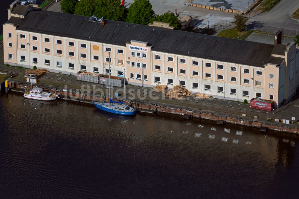 Bremerhaven von oben - Unternehmen- Verwaltungsgebäude NORDSEE GmbH in Bremerhaven im Bundesland Bremen, Deutschland