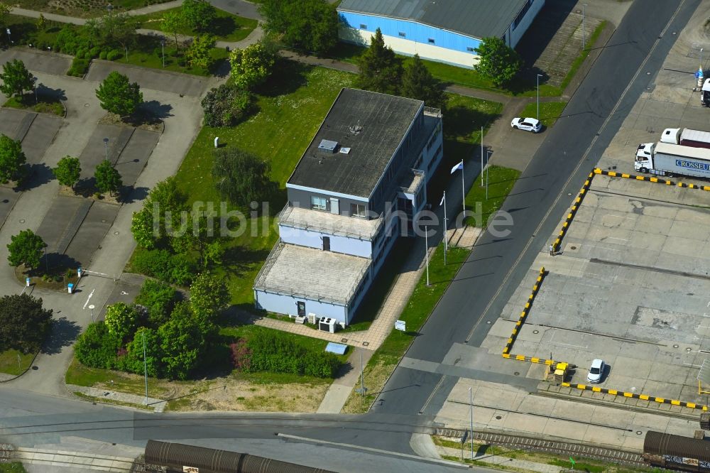 Rostock von oben - Unternehmen- Verwaltungsgebäude ROSTOCK PORT - EUROPORTS im Ortsteil Peez in Rostock im Bundesland Mecklenburg-Vorpommern, Deutschland