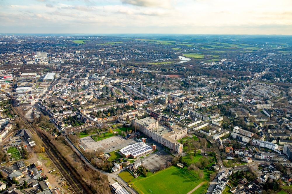 Luftaufnahme Mülheim an der Ruhr - Unternehmen- Verwaltungsgebäude Tengelmann Warenhandelsgesellschaft KG in Mülheim an der Ruhr im Bundesland Nordrhein-Westfalen, Deutschland