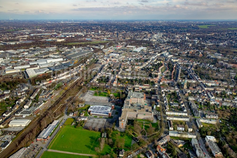 Mülheim an der Ruhr von oben - Unternehmen- Verwaltungsgebäude Tengelmann Warenhandelsgesellschaft KG in Mülheim an der Ruhr im Bundesland Nordrhein-Westfalen, Deutschland