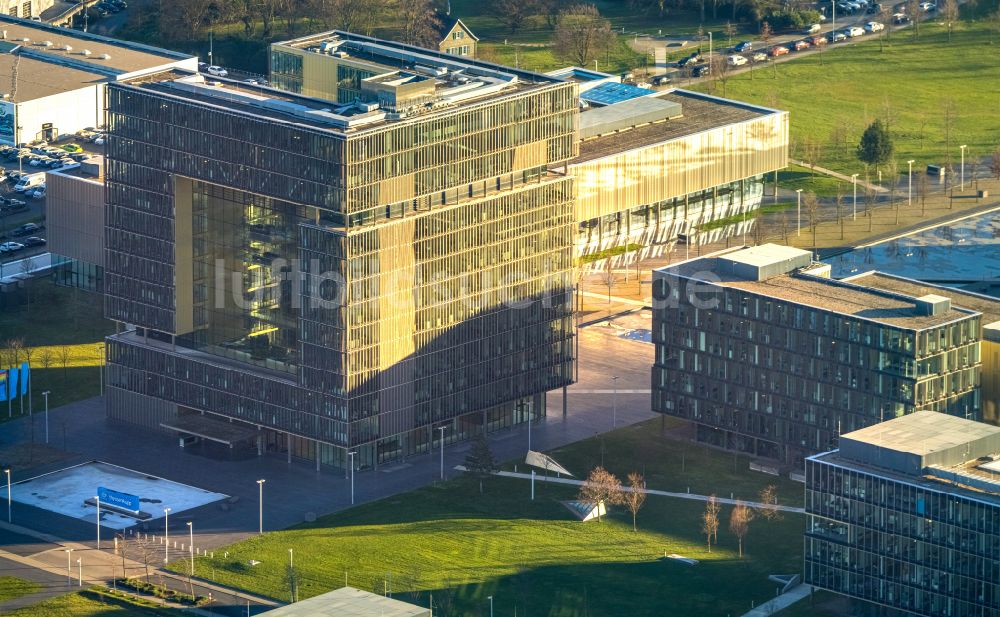 Luftbild Essen - Unternehmen- Verwaltungsgebäude der Thyssenkrupp AG in Essen im Bundesland Nordrhein-Westfalen, Deutschland