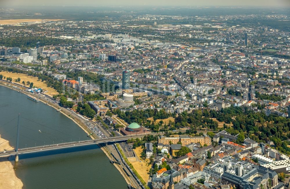 Düsseldorf aus der Vogelperspektive: Unternehmen- Verwaltungsgebäude der Uniper SE am E.ON-Platz in Düsseldorf im Bundesland Nordrhein-Westfalen, Deutschland