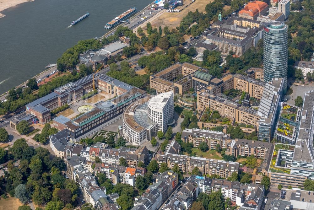 Düsseldorf von oben - Unternehmen- Verwaltungsgebäude der Uniper SE am E.ON-Platz in Düsseldorf im Bundesland Nordrhein-Westfalen, Deutschland