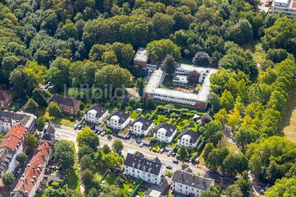 Luftbild Gelsenkirchen - Unternehmen- Verwaltungsgebäude der Vonovia Immobilien Treuhand GmbH an dVirchowstraßeer im Ortsteil Ückendorf in Gelsenkirchen im Bundesland Nordrhein-Westfalen, Deutschland