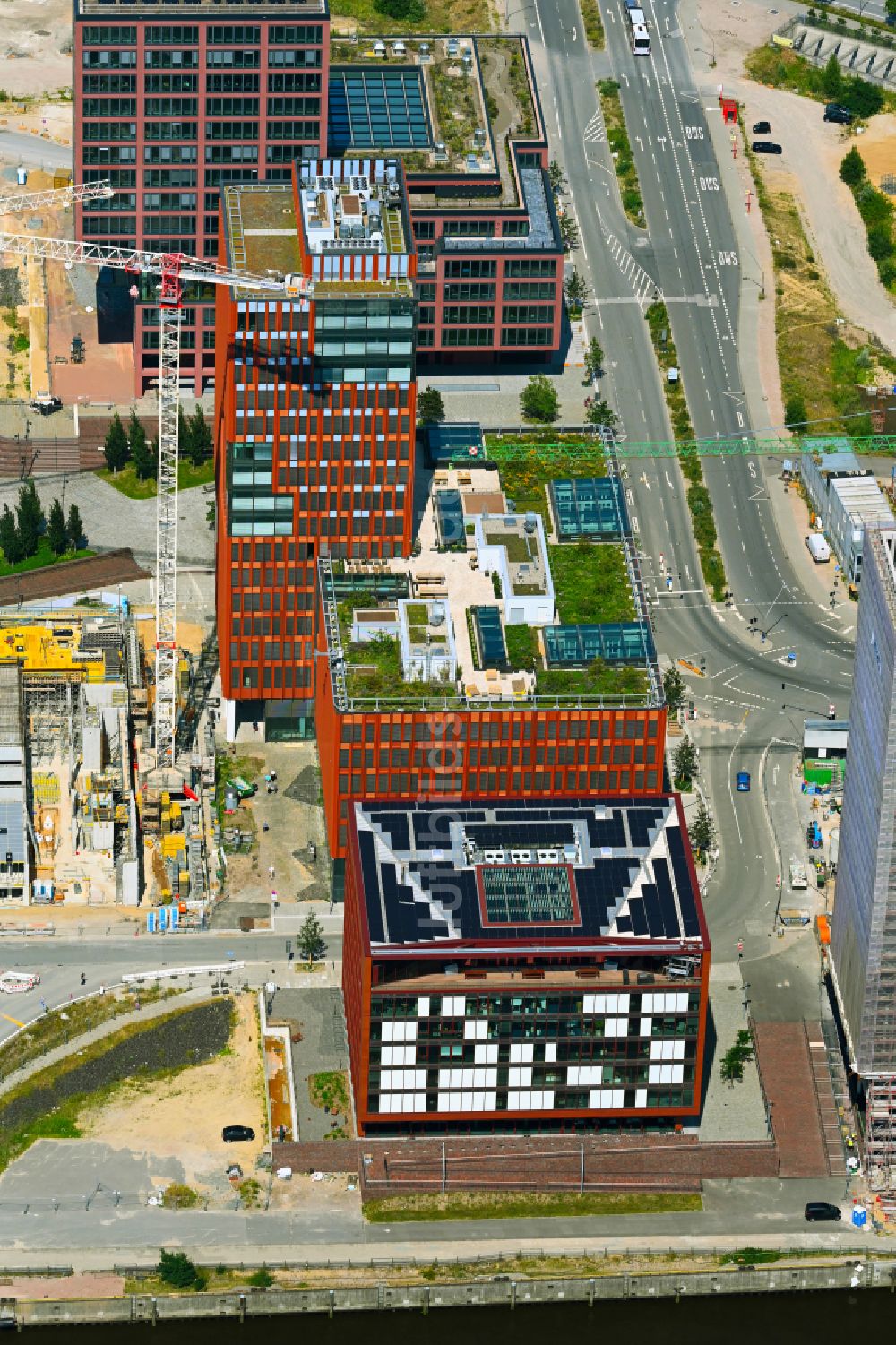 Hamburg von oben - Unternehmens-Verwaltungsgebäude der Enerparc AG an der Kirchenpauerstraße am Kirchenpauerkai in Hamburg, Deutschland