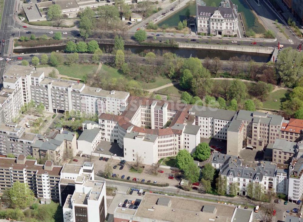 Berlin - Tiergarten aus der Vogelperspektive: Unternehmenssitz der Feuersozietät Öffentliche Leben Am Karlsbad 4-5 in 10785 Berlin - Tiergarten.